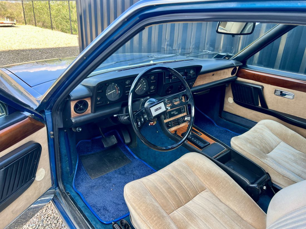 52799825-2.jpg
